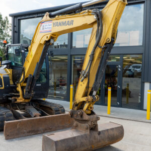 8T+ Digger Hire